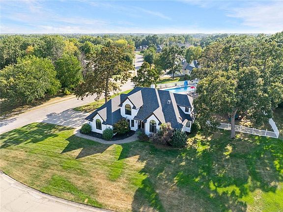 3rd image of 1226 Pembrooke Dr