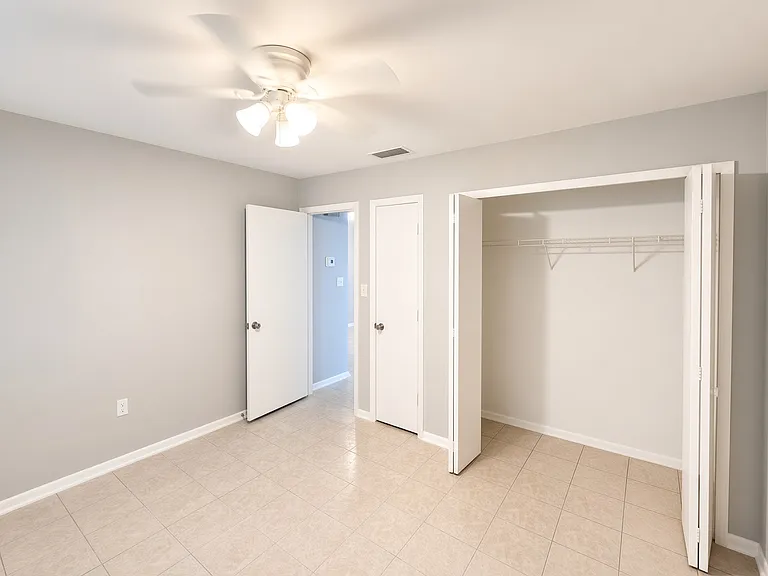 2070 Franklin St — Photo 3