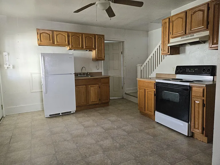 320 Main St — Photo 3
