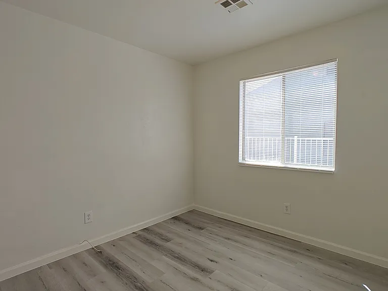133 W Lester St — Photo 12