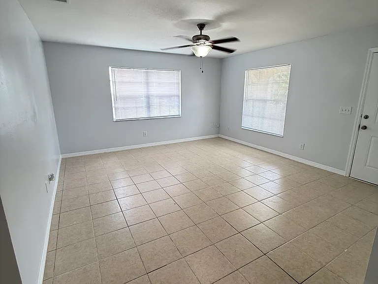 625 Belltower Ave #B — Photo 2