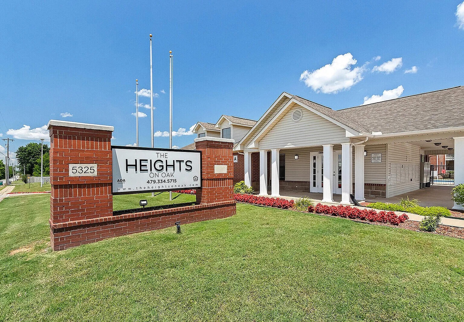 The Heights on Oak — Photo 1