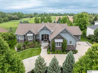 21418 Pine Cir, Elkhorn, NE 68022