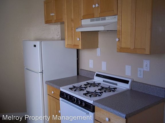 3rd image of 104 1/2 Dickinson St