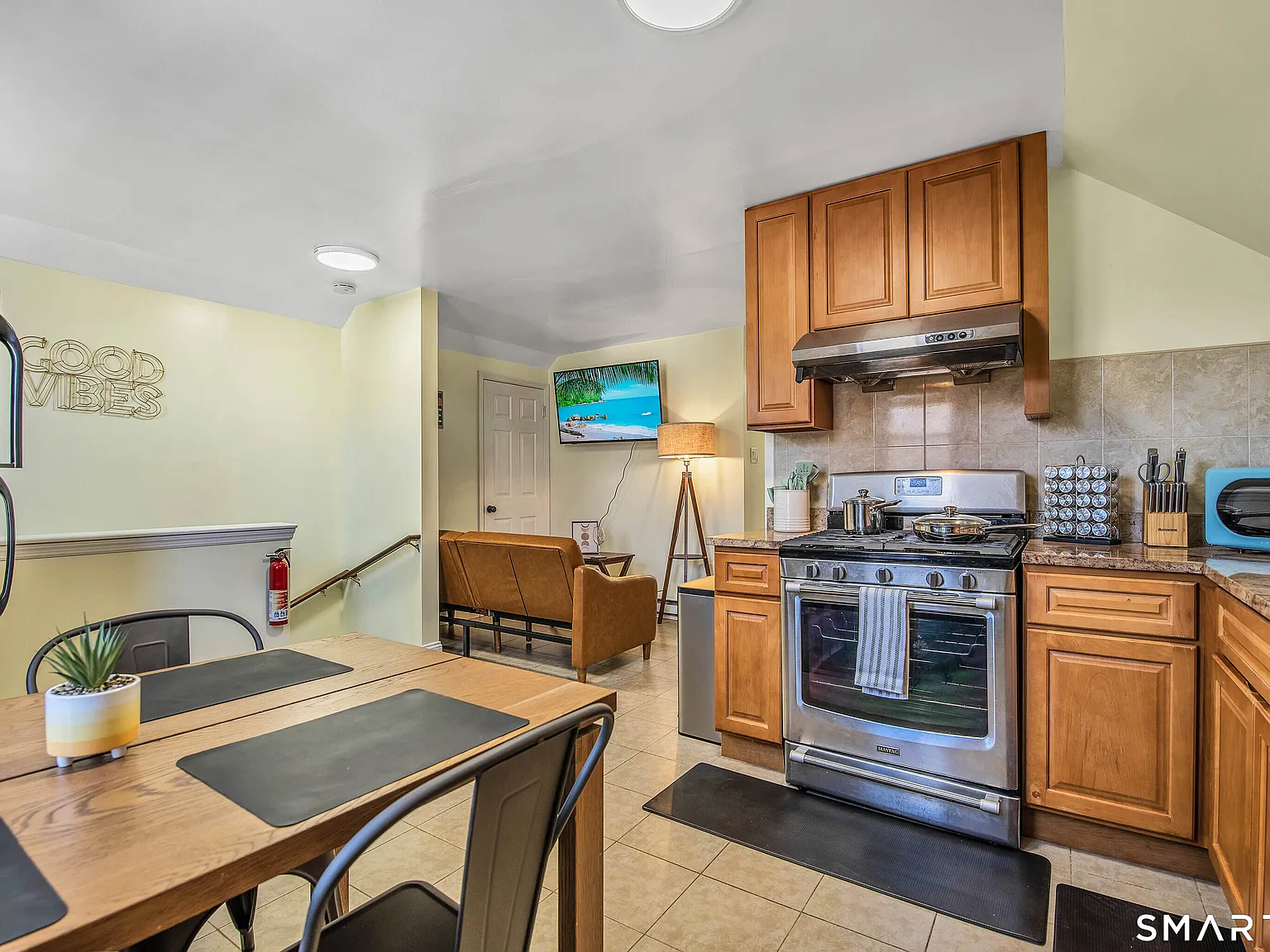 3 bed, 1.0 bath, 3416 sqft, $3,000 — Photo 1
