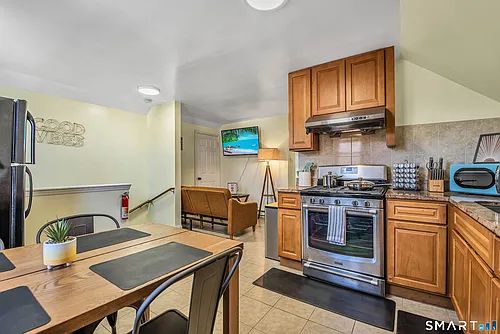 31 Canner St Photo 1