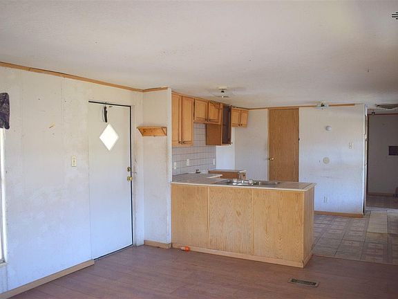 5th image of 321 S Whittier Dr