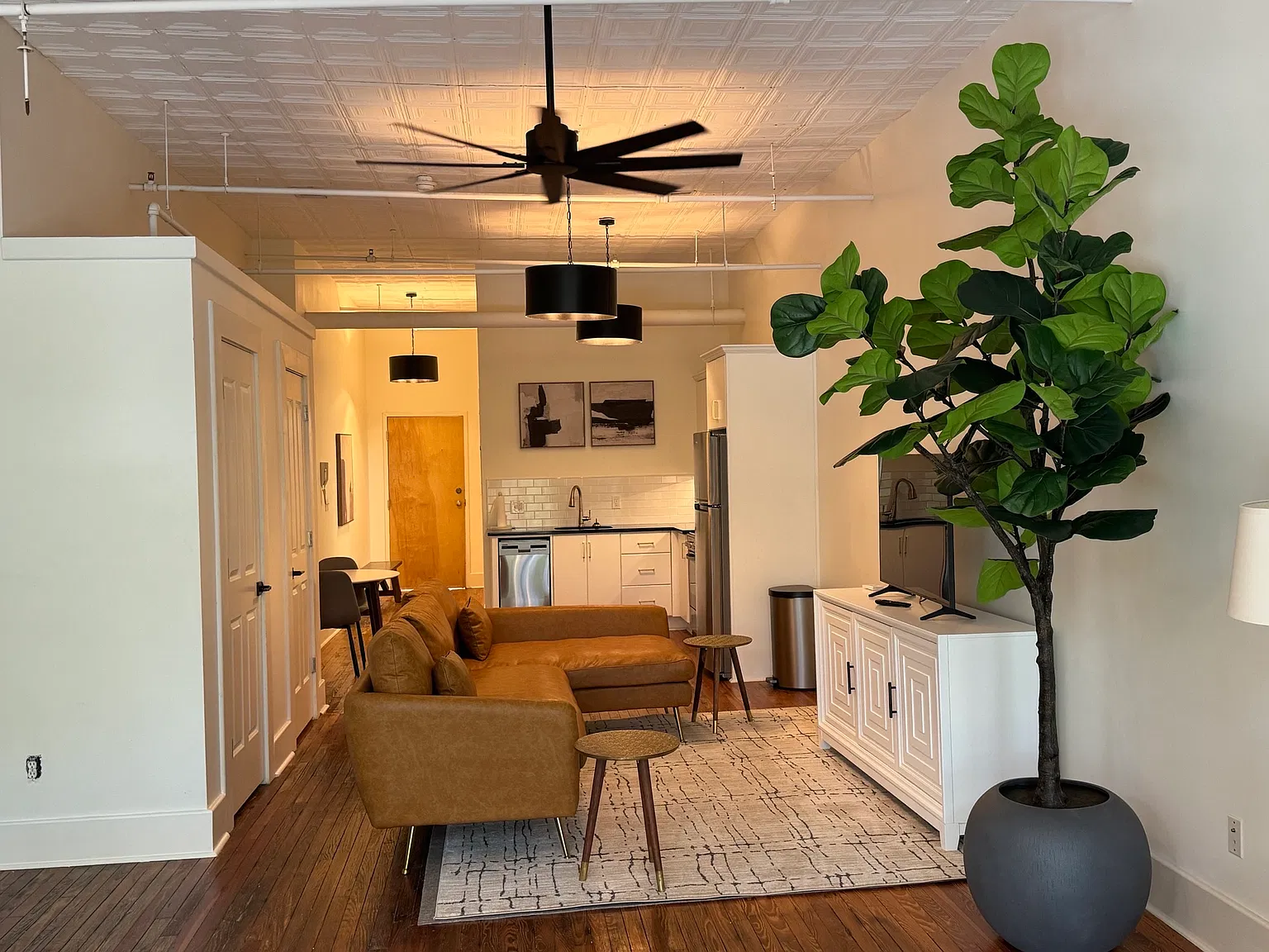 Studio, 850 sqft, $1,250 — Photo 2