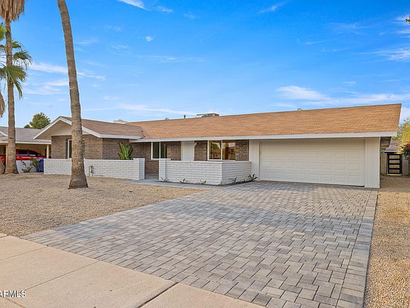 3rd image of 634 E MANHATTON Drive