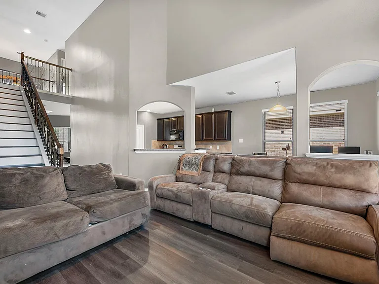 1302 S Maple Dr — Photo 9