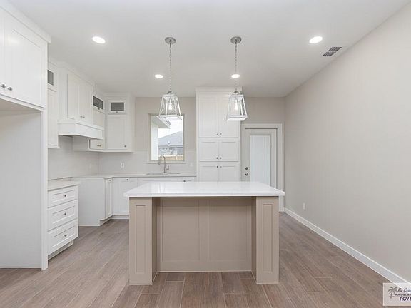 4th image of 2632 S Neel Dr