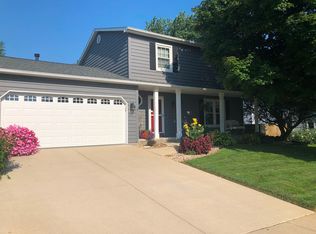 211 Clover Ct, Bloomington, IL 61704