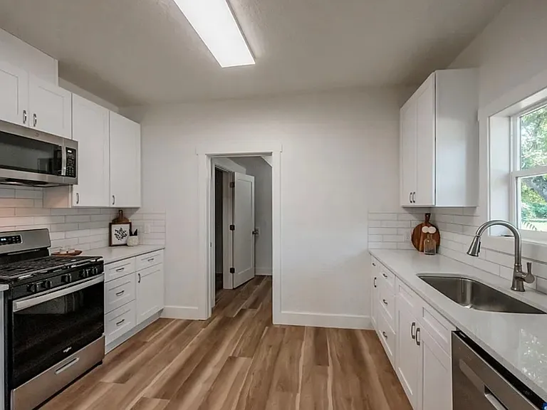 690 W Morton St — Photo 11