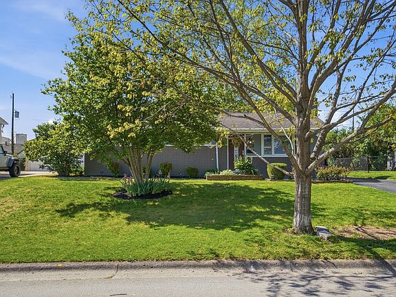 3rd image of 785 Island Ct