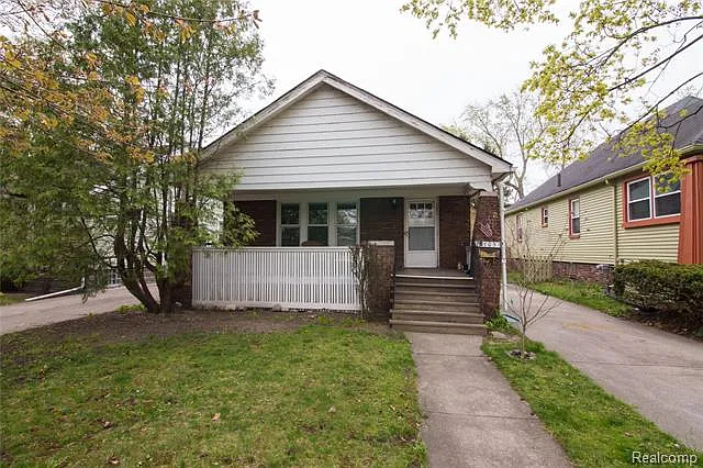 703 S Rembrandt Ave photo 1