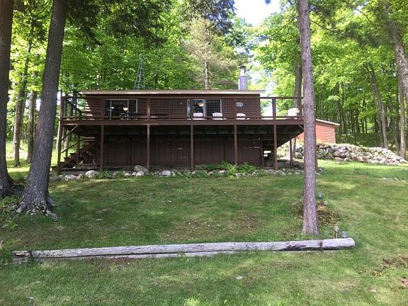 3rd image of 9445 Deer Ln