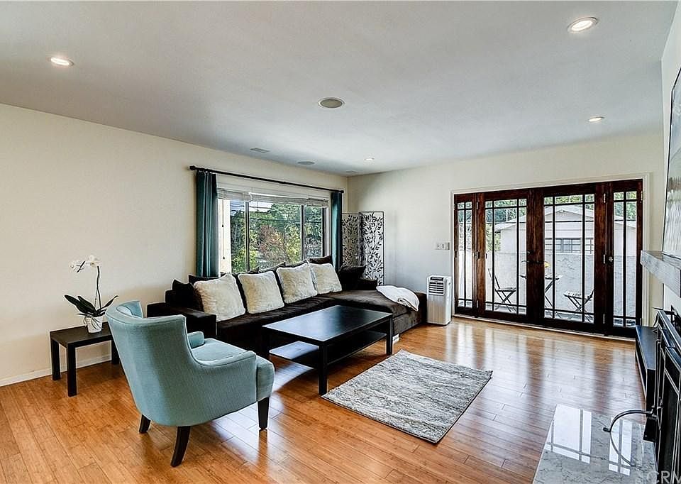 1st image of 2249 20th St Unit 6