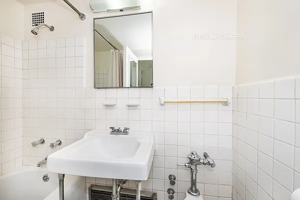 Sold by Engel & Völkers New York Real Estate | media 6