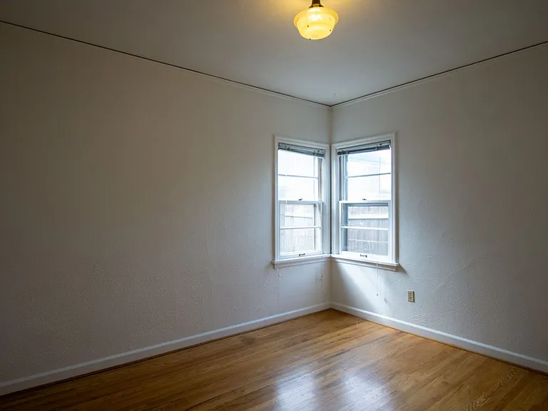 1632 NE Prescott St #5 — Photo 8