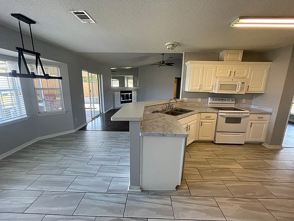 4th image of 553 Batten Blvd