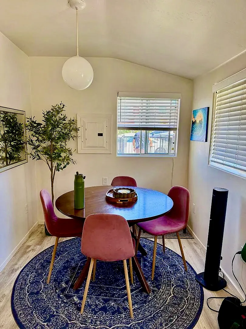 3 bed, 1000 sqft, $3,995 — Photo 4