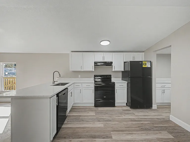 512 W Bach Dr — Photo 9