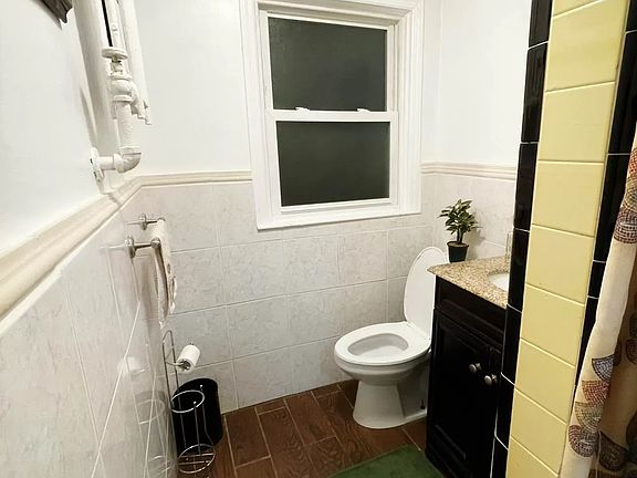 5th image of 3034 47th St