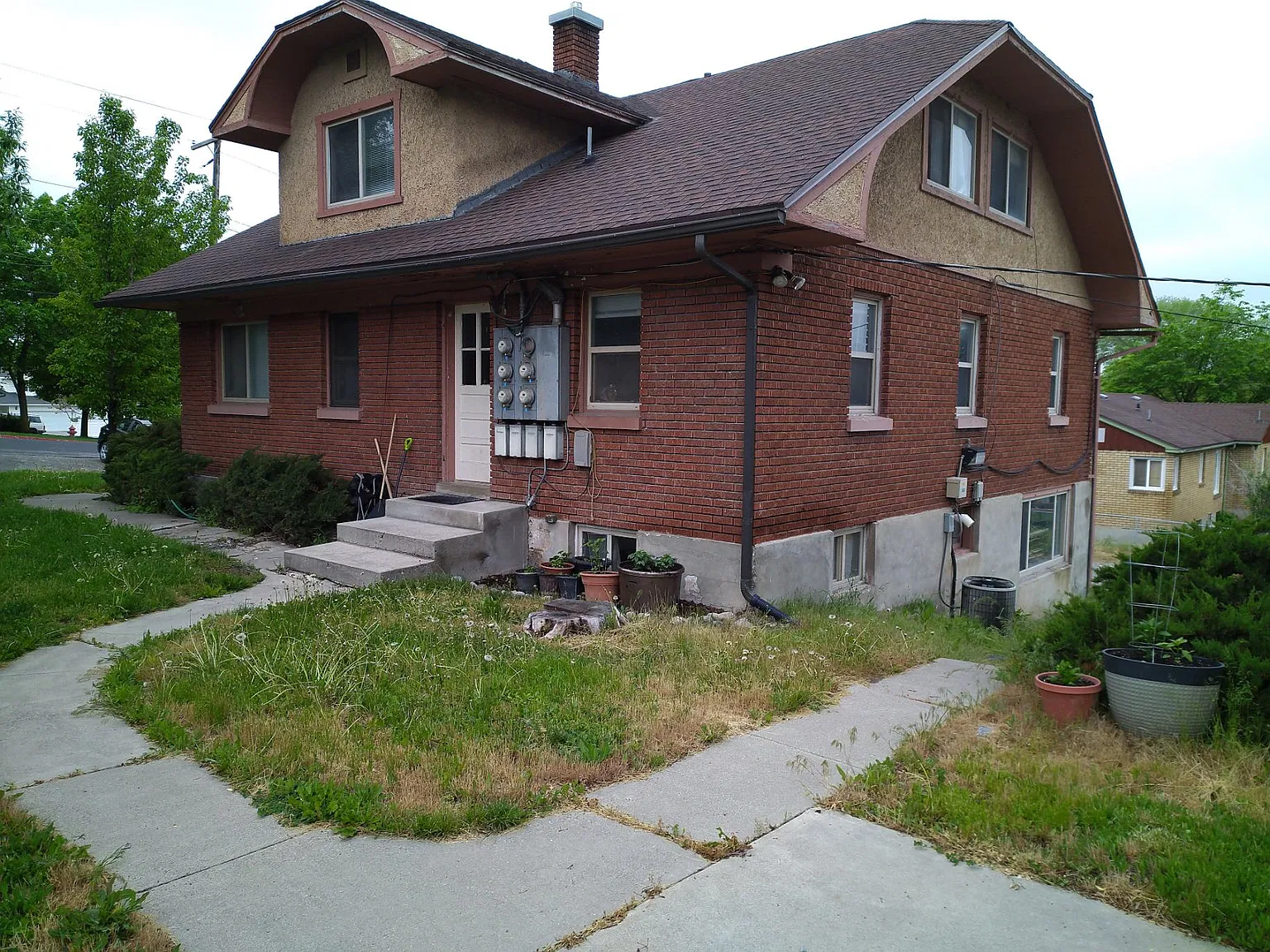 585 E 700 N — Photo 2