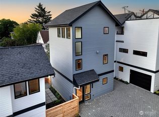 3235 61st Ave SW #B, Seattle, WA 98116