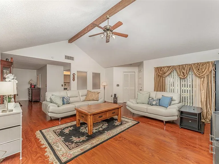 4240 Creekwood Ln — Photo 6