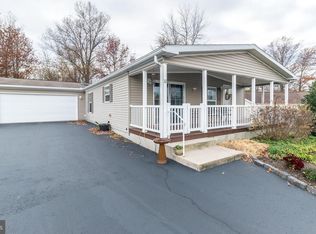 76 Waterford Ln #T, Sellersville, PA