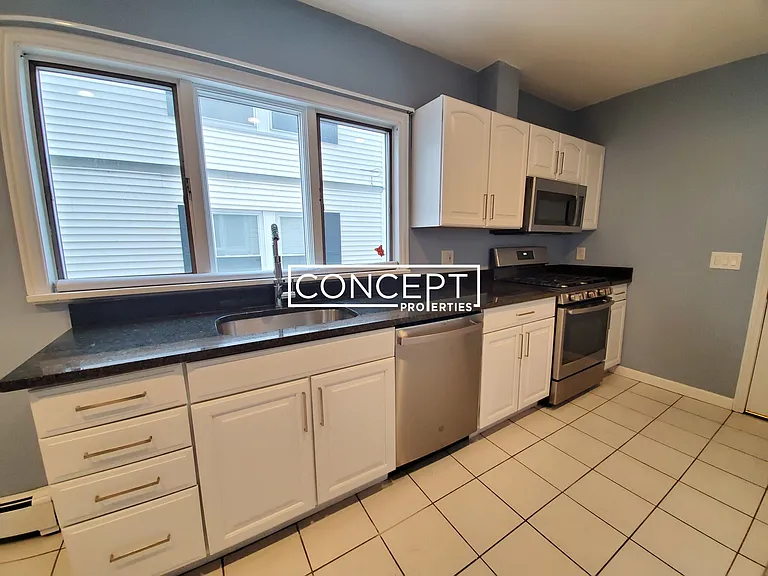 52 Mansfield St — Photo 3