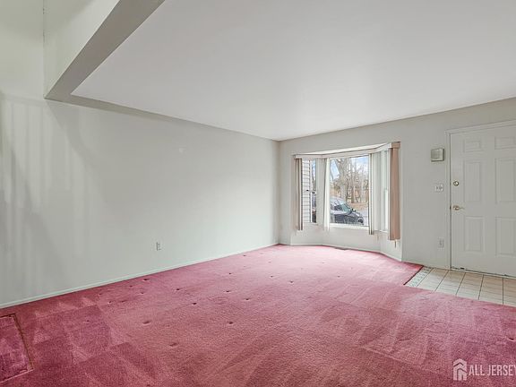 3rd image of 1 Tree Top Rd