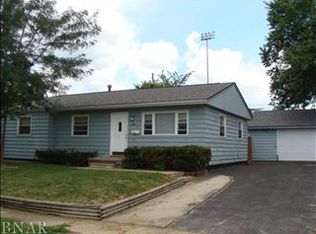10 Delaine Dr, Normal, IL 61761