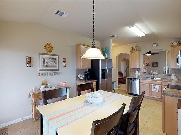 5th image of 734 Wolfeton Way