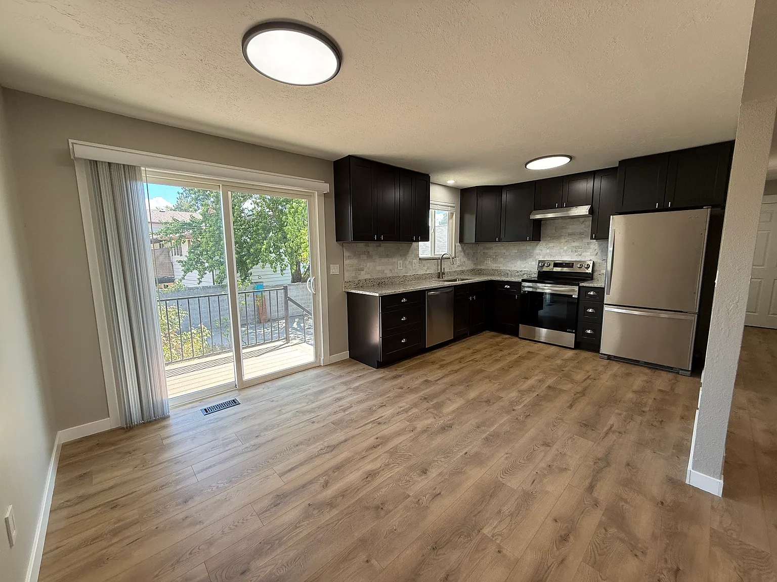 4 bed, 1800 sqft, $2,700 — Photo 2