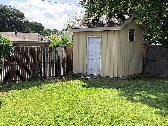 3rd image of 2123 Bowie Dr