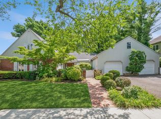 1663 Warwick Rd, Hewlett, NY 11557