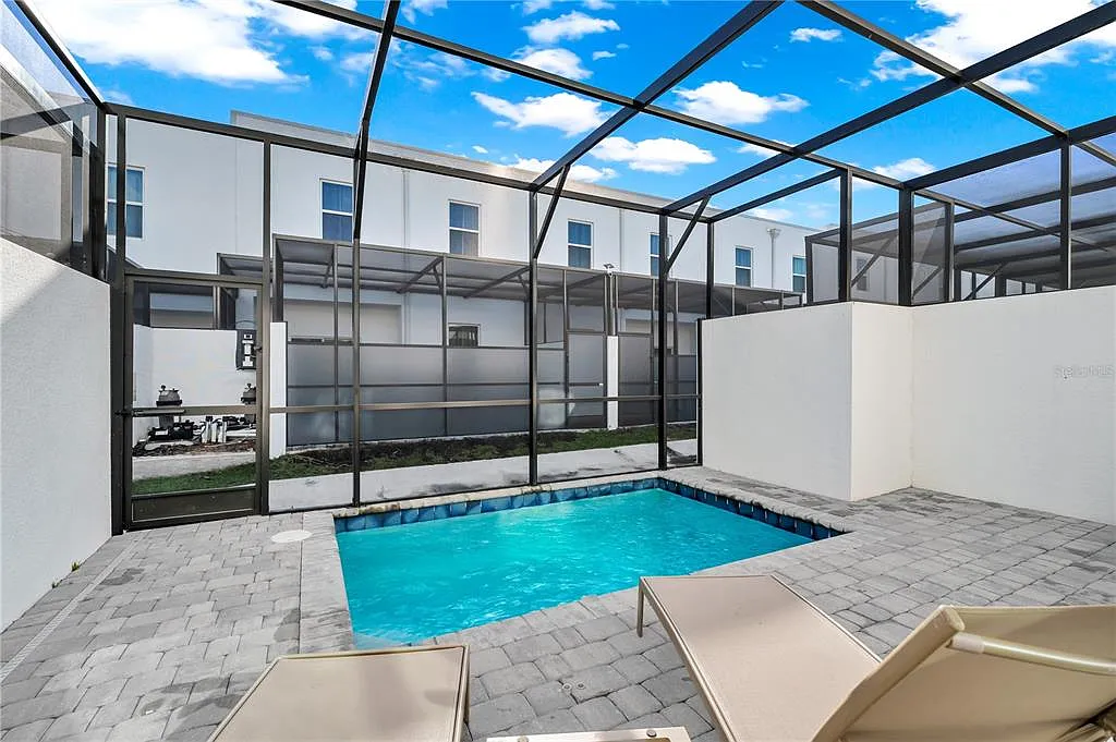4 bed, 4.0 bath, 1671 sqft, $2,800 — Photo 2