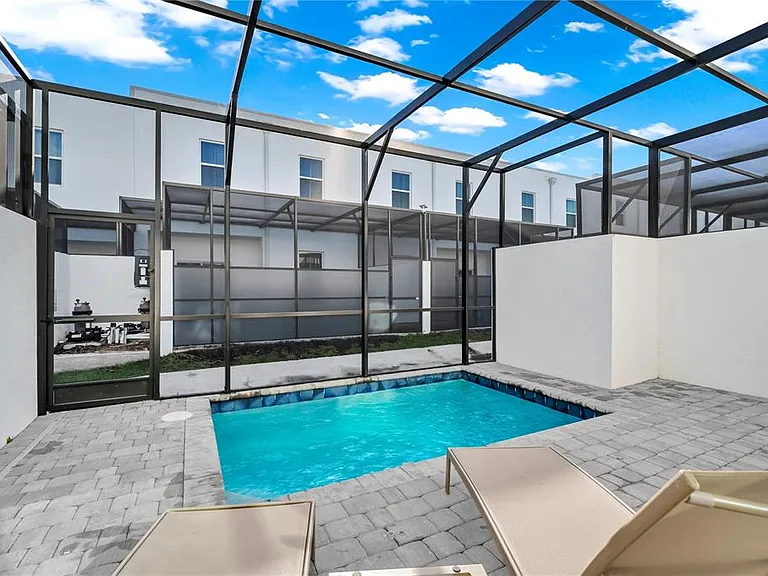 509 Famagusta Dr — Photo 2
