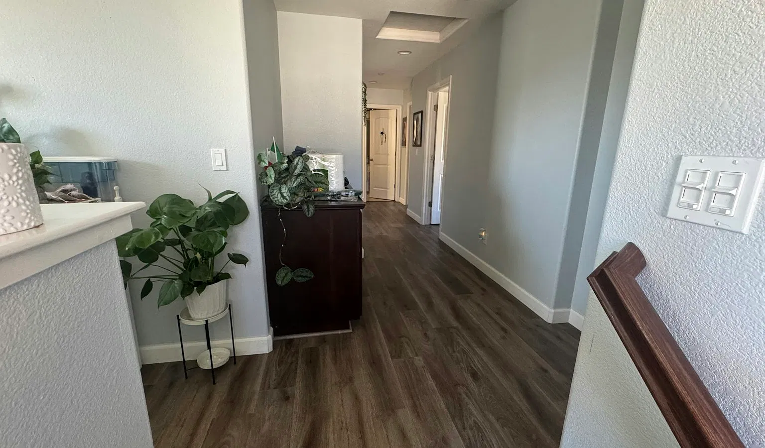 684 Embassy Cir — Photo 2