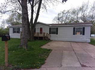 9 Regal Ct, Decatur, IL 62526