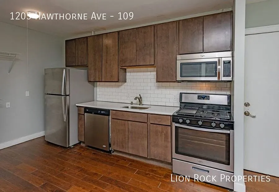 Hawthorne Gates — Photo 3