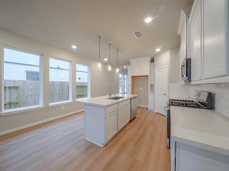 21859 Fitzroy Manor Ln — Photo 4