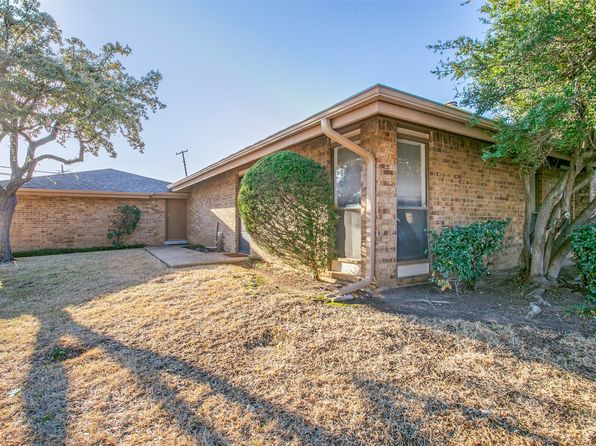 1 Morrow Dr, Bedford, TX 76021