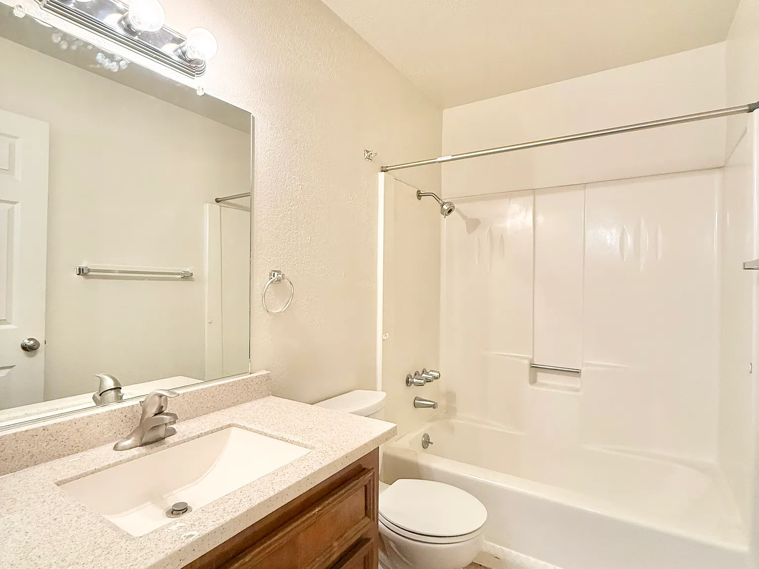 2 bed, 1000 sqft, $1,895 — Photo 3