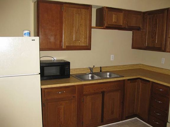3rd image of 1162 Rolling Hills Dr APT 8