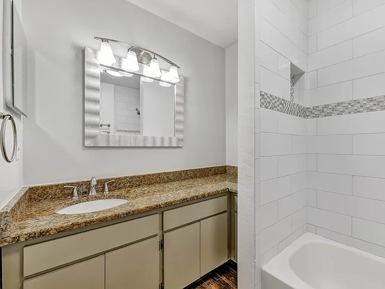 3109 W Horatio St #16 — Photo 12