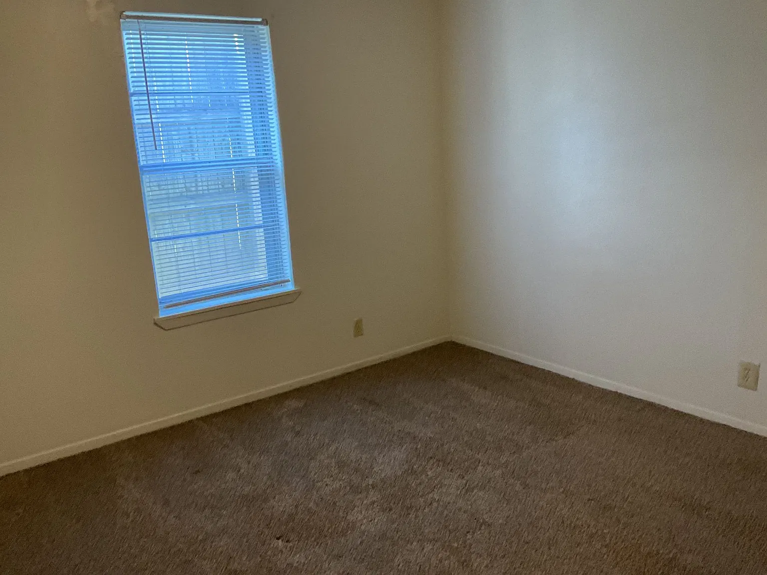 2 bed, 900 sqft, $895 — Photo 2