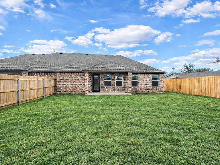 228 Saint Charles Dr — Photo 15
